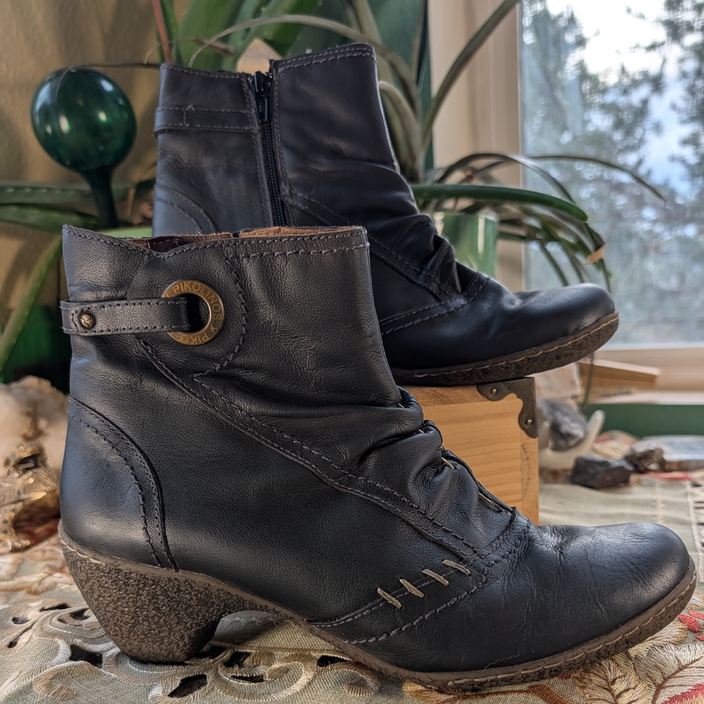 PIKOLINOS Black Ankle Boots with Strap Detail